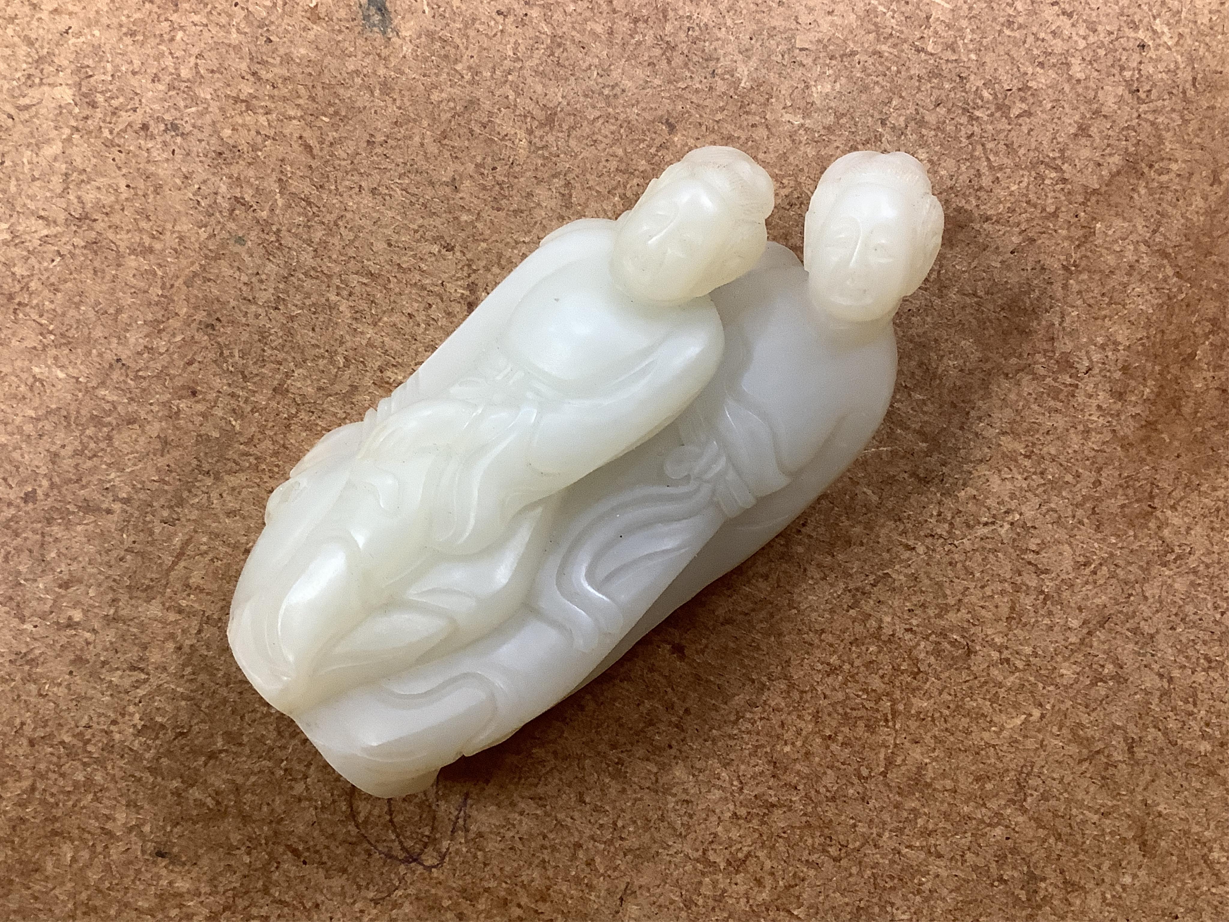 A Chinese simulated jade group of two sisters, 8.5cm